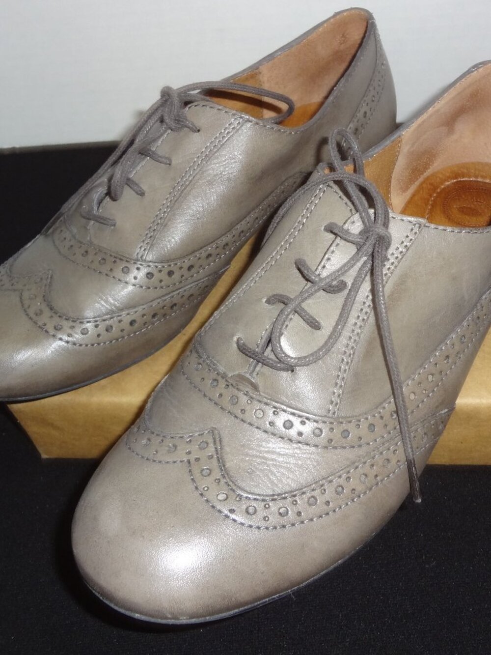 Women's Avery Taupe Nurture Leather Lace-up Shoes, Sz 10.